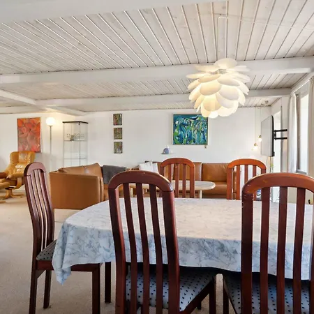 Cozy Summer House In Hvalpsund בית נופש
