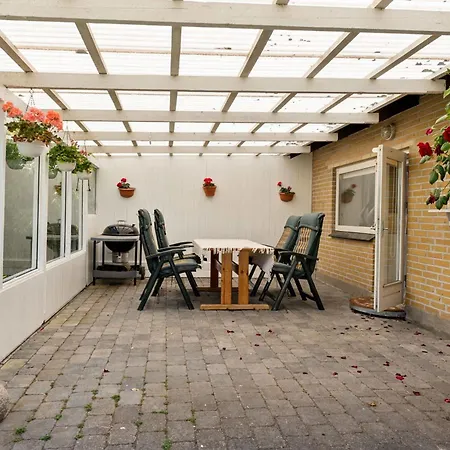 Cozy Summer House In Hvalpsund בית נופש Farsø