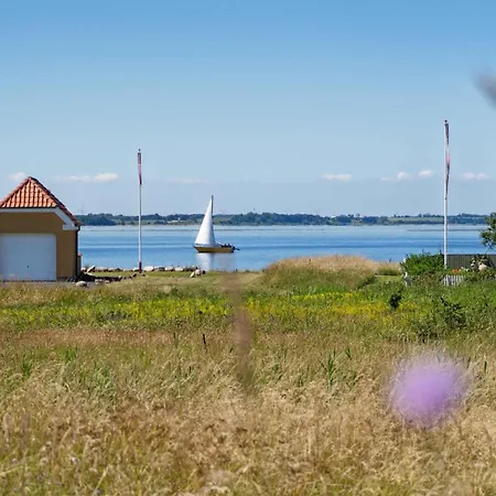 Cozy Summer House In Hvalpsund