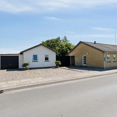 בית נופש Cozy Summer House In Hvalpsund *